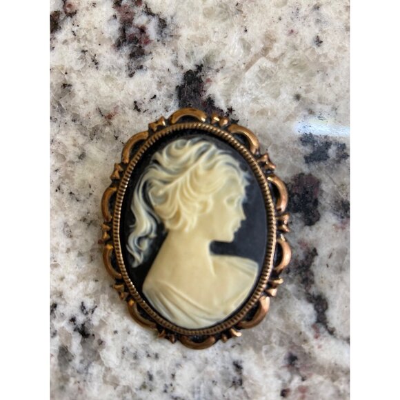Vintage Cameo Brooch Gold Tone Oval Lady Portrait Pin Victorian Revival Style - Picture 5 of 6